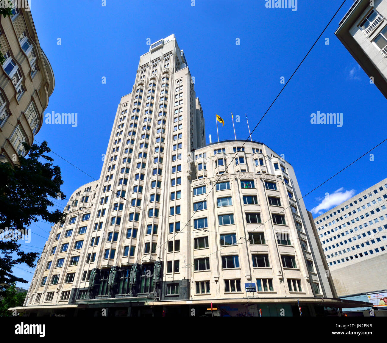 Anvers, Belgique. Boerentoren ('Farmer's Tower') ou tour KBC. 95.8m de haut. 1932 : Art Déco (Emiel van Averbeke, Jan R. Van Hoenacker et Jos Smolderen) Banque D'Images