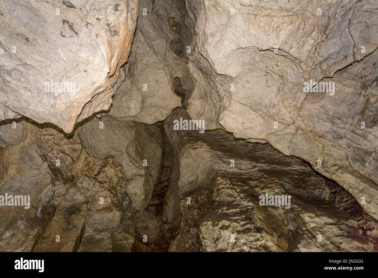 Dômes intéressant sculpté par l'eau de fonte glaciaire dans le toit de l'Blue John Cavern, nr Castleton, Peak District, Derbyshire, Angleterre, RU Banque D'Images