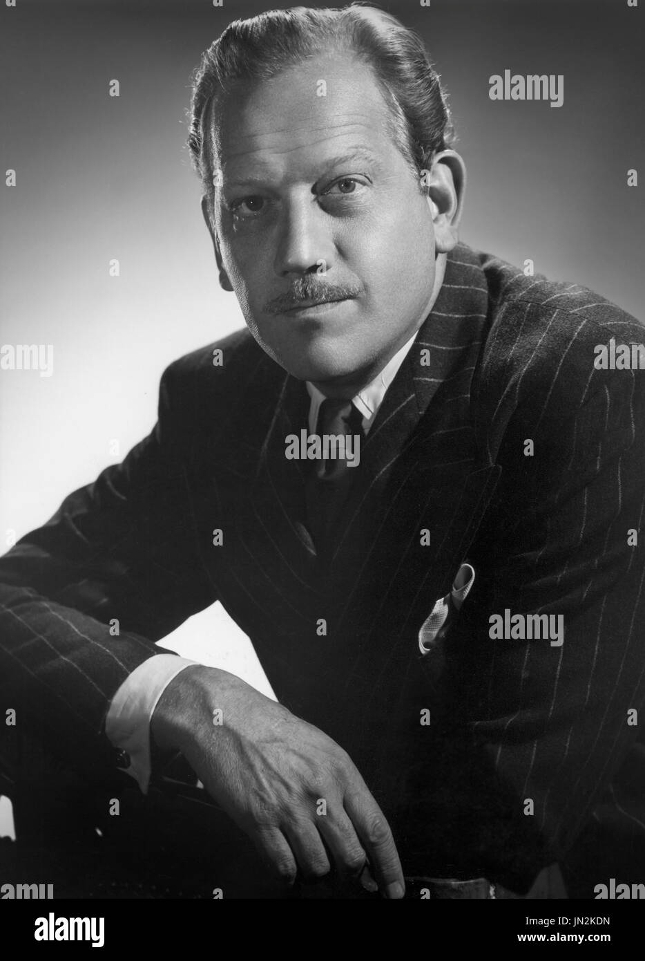 Melvyn Douglas, Portrait publicitaire pour le film, 'la mer d'herbe', photo de Eric Charpentier, 1947 Banque D'Images