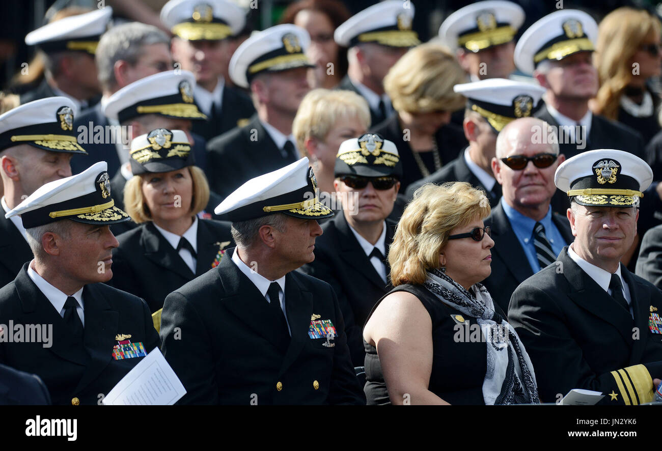 La marine assister à un mémorial pour les victimes de la Washington Navy Yard tir au Marine Barracks, le 22 septembre 2013 à Washington, D.C. United States le président Barack Obama et Première Dame Michelle Obama a également rendu visite à des familles des victimes. Crédit : Olivier Douliery / Piscine via CNP Banque D'Images