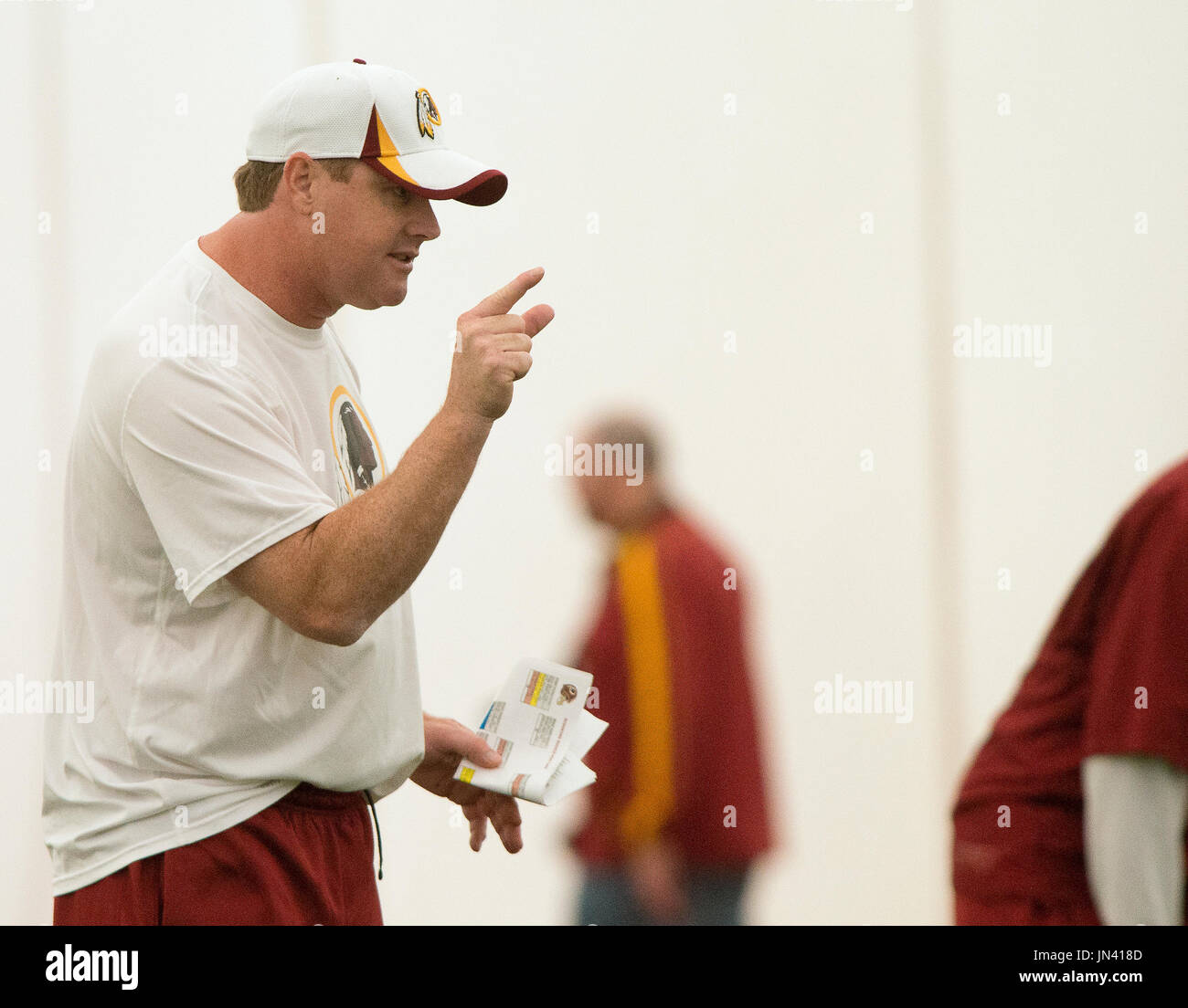 Nouvel entraîneur-chef Jay Gruden dirige les Redskins de Washington" au parc Redskins rookie minicamp à Ashburn, Virginie le Samedi, Mai 17, 2014. Credit : Ron Sachs / CNP Banque D'Images