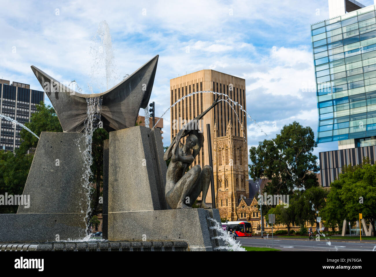 La fontaine des Trois Rivières commémore la visite de la reine Elizabeth II et le duc d'Édimbourg en 1963. Square Victoria, Adélaïde. L'Australie du Sud. Banque D'Images