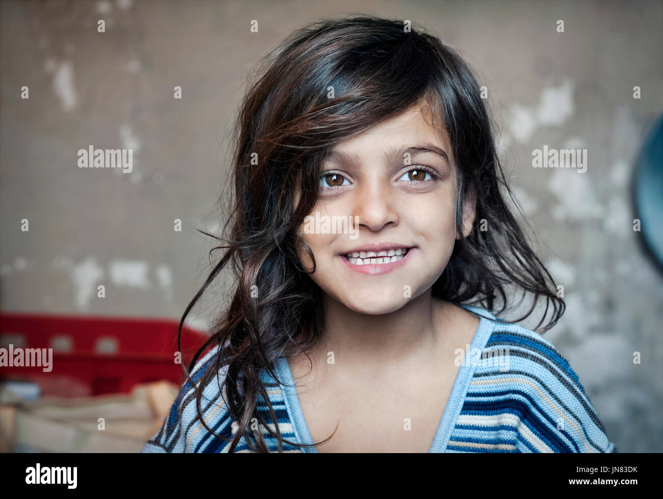 Passau, Allemagne - août 2th, 2015 : Afghanistan fille nommée Nasila dans des camps de réfugiés, Passau Banque D'Images