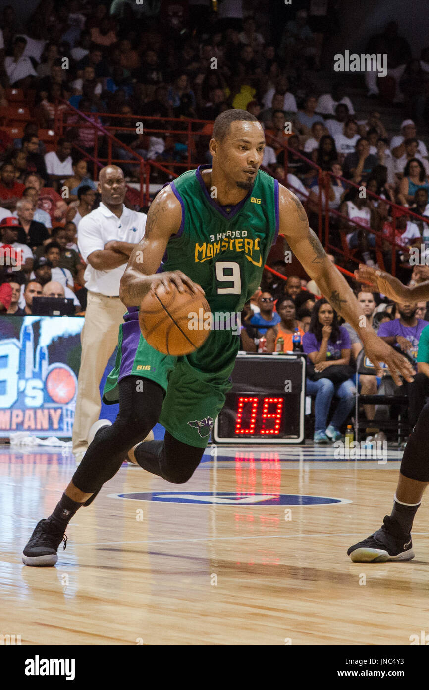 Le capitaine Rashard Lewis #9 3 a dirigé l'action de Monsters qui s'est dirigée vers le panier pendant le match #3 contre le tournoi de la semaine Big3 de la compagnie 5 3-on-3 UIC Pavilion juillet 23,2017 Chicago, Illinois. Banque D'Images