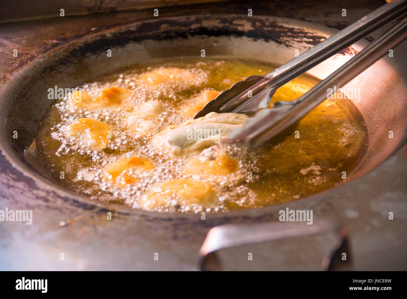 Faites frire les crevettes et piment à Pez taquaria à Oaxaca, Mexique Banque D'Images