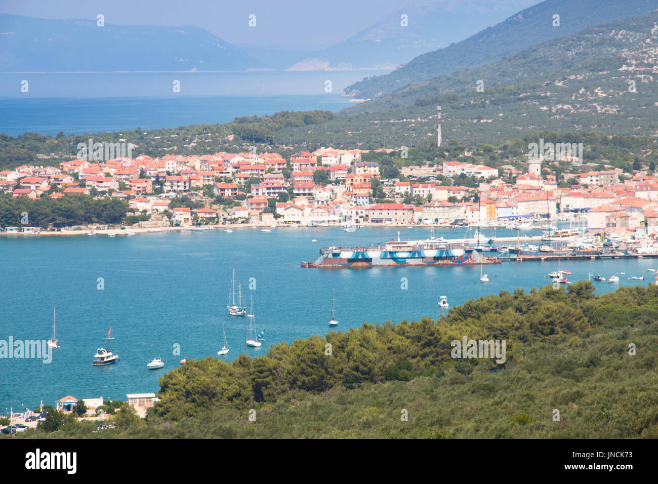 Avec l'eau turquoise de la côte de la mer Adriatique sur l'île de Cres en Croatie Banque D'Images