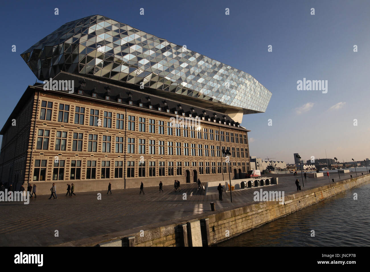 La maison du port est le siège social de l'Autorité portuaire d'Anvers. Il est situé à Anvers, Flandre, Belgique. Banque D'Images