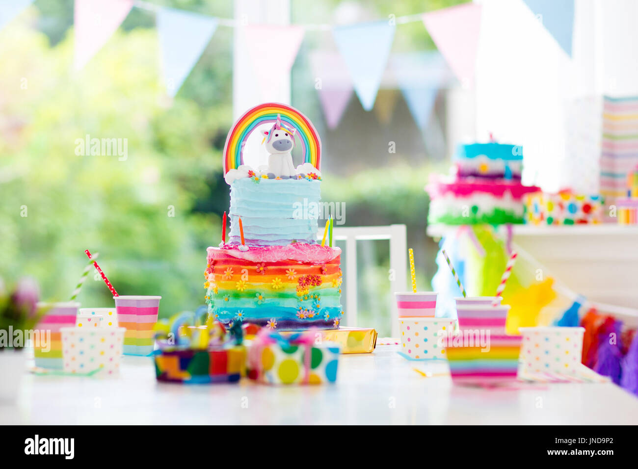 Decoration De Fete D Anniversaire Pour Les Enfants Et Des Gateaux Table Decoree Pour L Anniversaire De L Enfant Unicorn Arc En Ciel Gateau Pour Petite Fille Prix Avec Festive Ballo Photo Stock Alamy Decoration De Fete D Anniversaire Pour Les Enfants Et Des Gateaux Table Decoree Pour L Anniversaire De L Enfant Unicorn Arc En Ciel Gateau Pour Petite Fille Prix Avec Festive Ballo Photo Stock Alamy