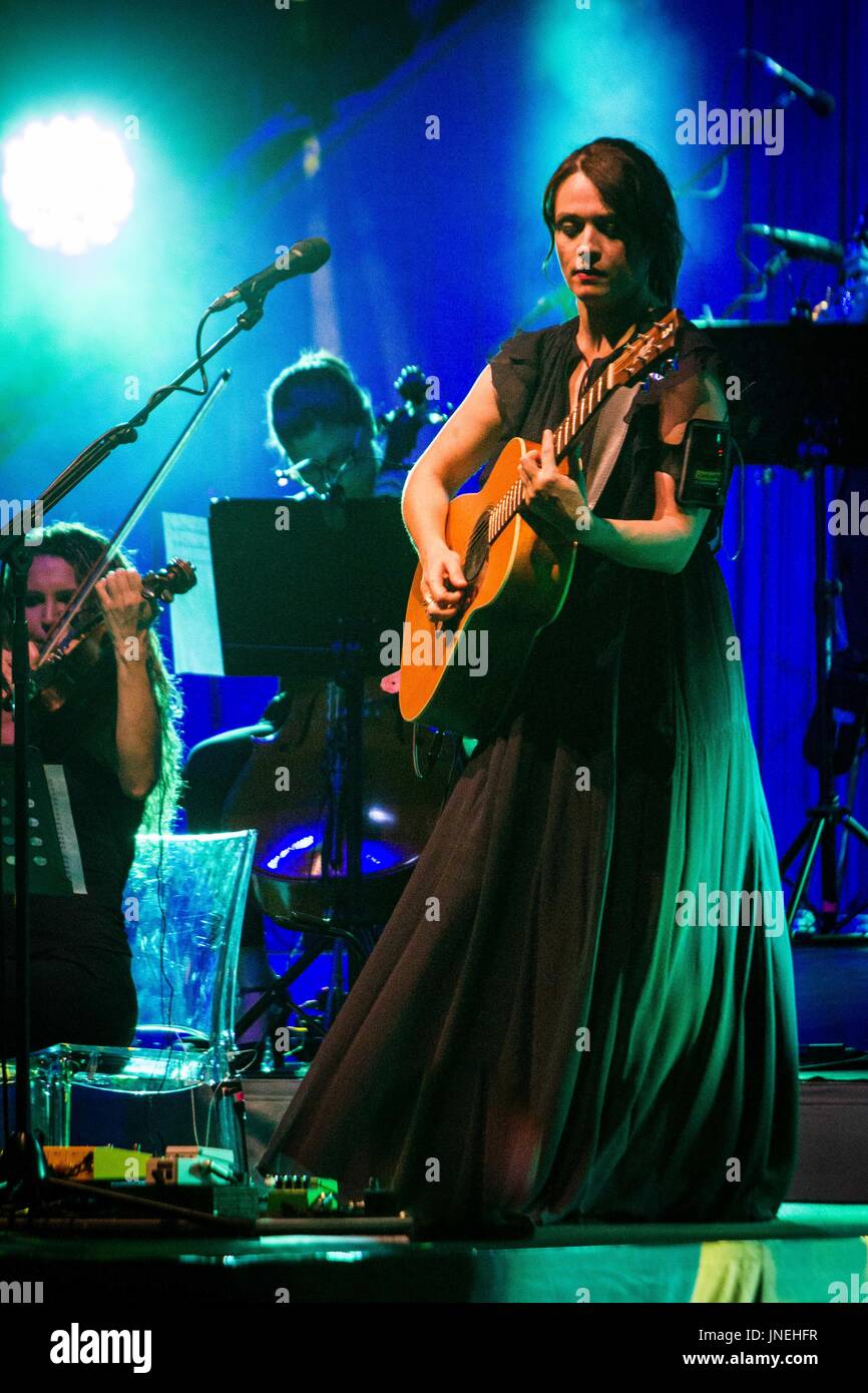Gardone Riviera, Italie. 29 juillet, 2017. Gardone Riviera Brescia Italie 29 juillet 2007 Carmen Consoli effectue live au Anfiteatro Vittoriale Crédit : Roberto Finizio/Alamy Live News Banque D'Images