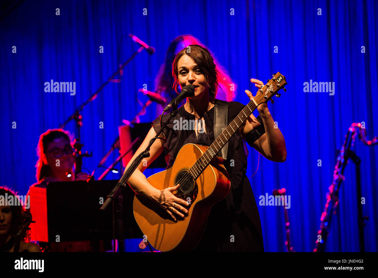 Gardone Riviera, Italie. 29 juillet, 2017. Gardone Riviera Brescia Italie 29 juillet 2007 Carmen Consoli effectue live au Anfiteatro Vittoriale Crédit : Roberto Finizio/Alamy Live News Banque D'Images