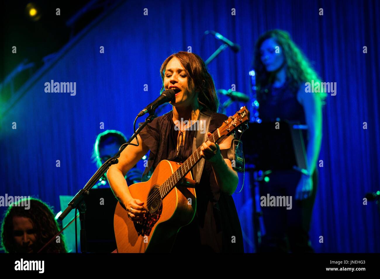 Gardone Riviera, Italie. 29 juillet, 2017. Gardone Riviera Brescia Italie 29 juillet 2007 Carmen Consoli effectue live au Anfiteatro Vittoriale Crédit : Roberto Finizio/Alamy Live News Banque D'Images