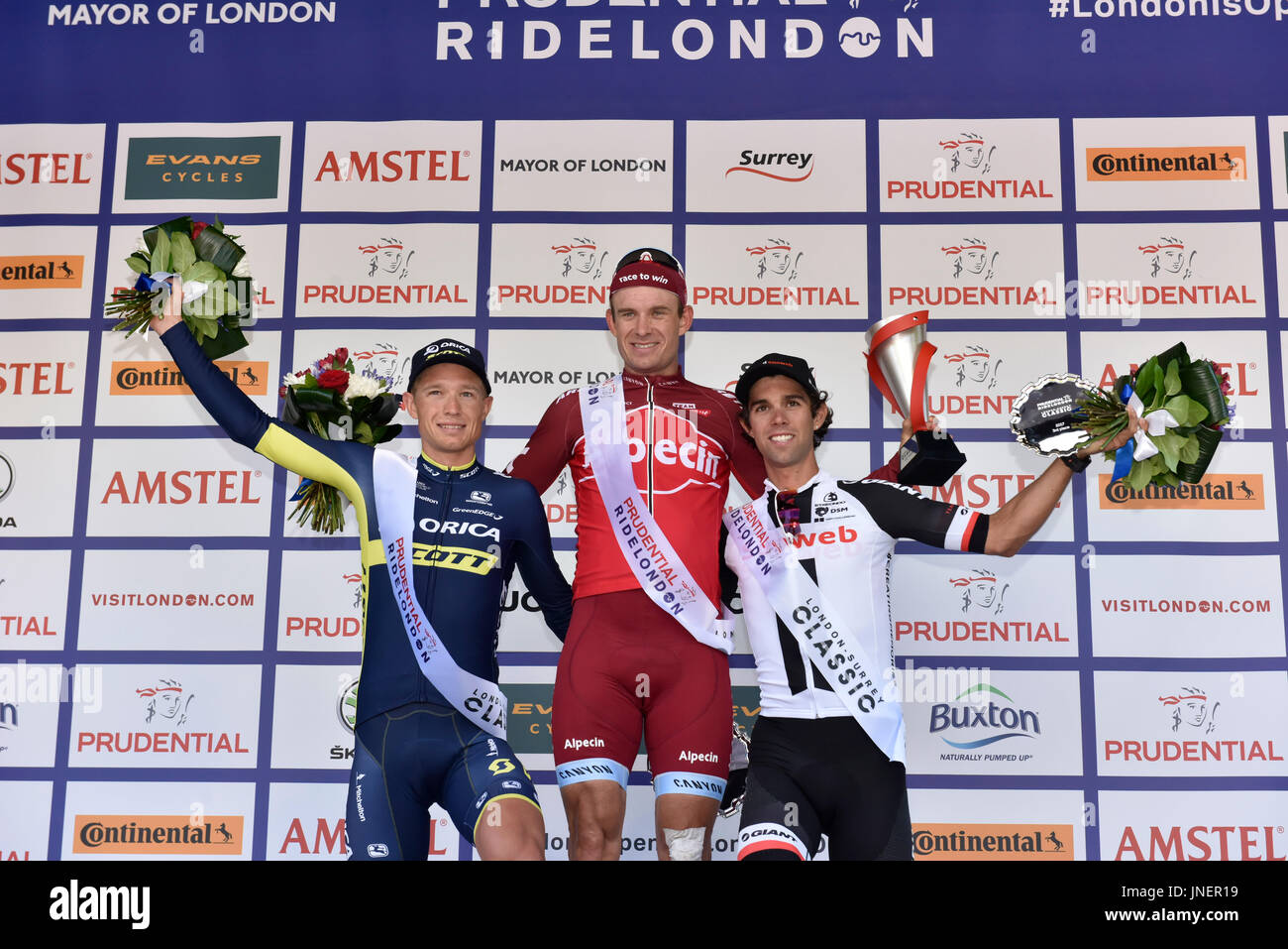 Londres, Royaume-Uni. 30 juillet, 2017. De gauche NEILSON Magnus CORT (équipe ORICA - SCOTT), Alexander KRISTOFF (équipe équipe KA TUSHA ALPECIN) et Michael Matthews (ÉQUIPE SUNWEB) sur Winner's Présentation à Prudential RideLondon Classic le dimanche, Juillet 30, 2017, London England : Photo : Taka Taka : crédit G Wu Wu/Alamy Live News Banque D'Images