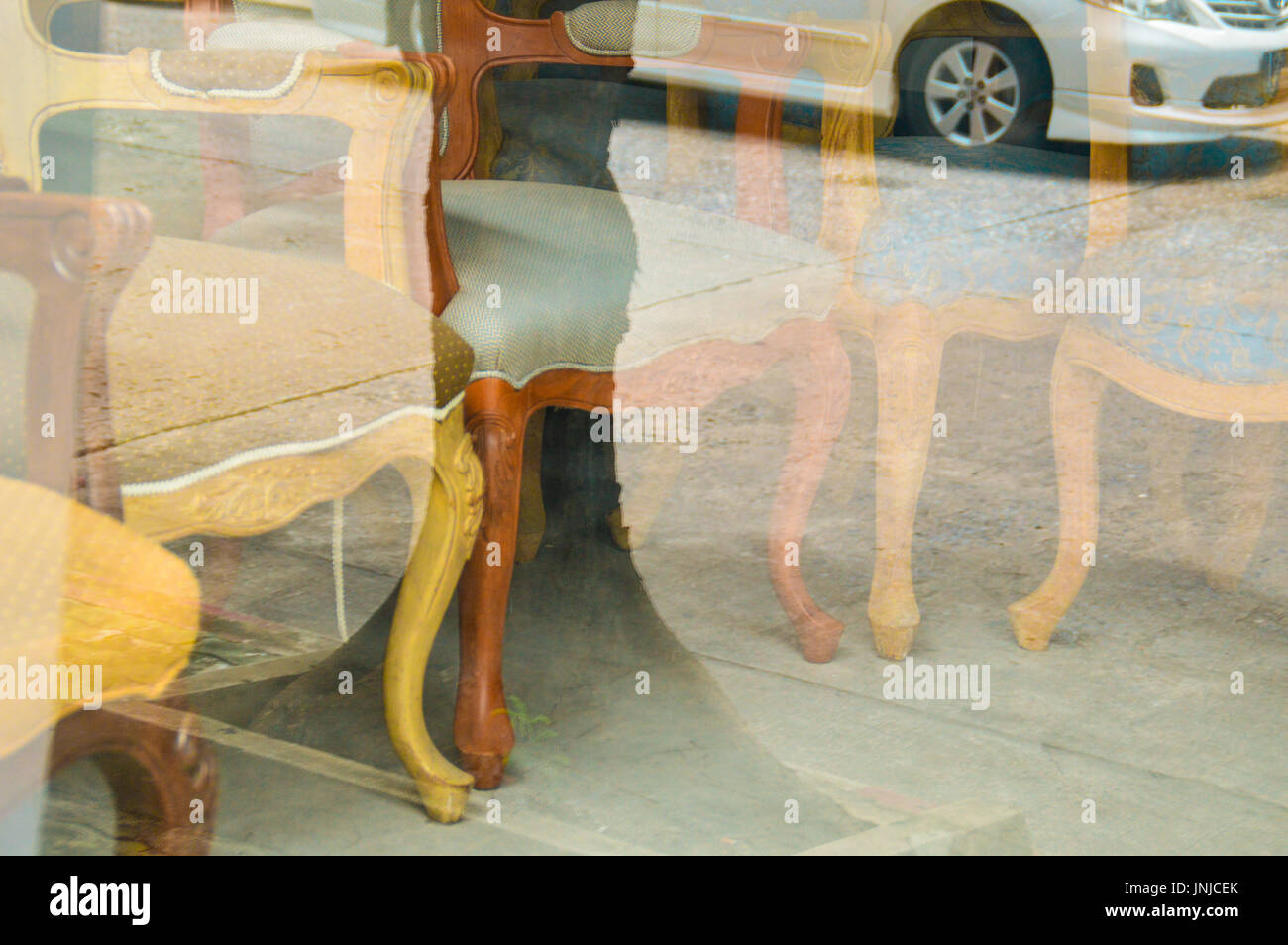 Photo conceptuelle abstraite unique montrant la vie urbaine quotidienne à Bangkok pendant la période de distanciation sociale et de verrouillage dû à la pandémie de Covid-19 Banque D'Images