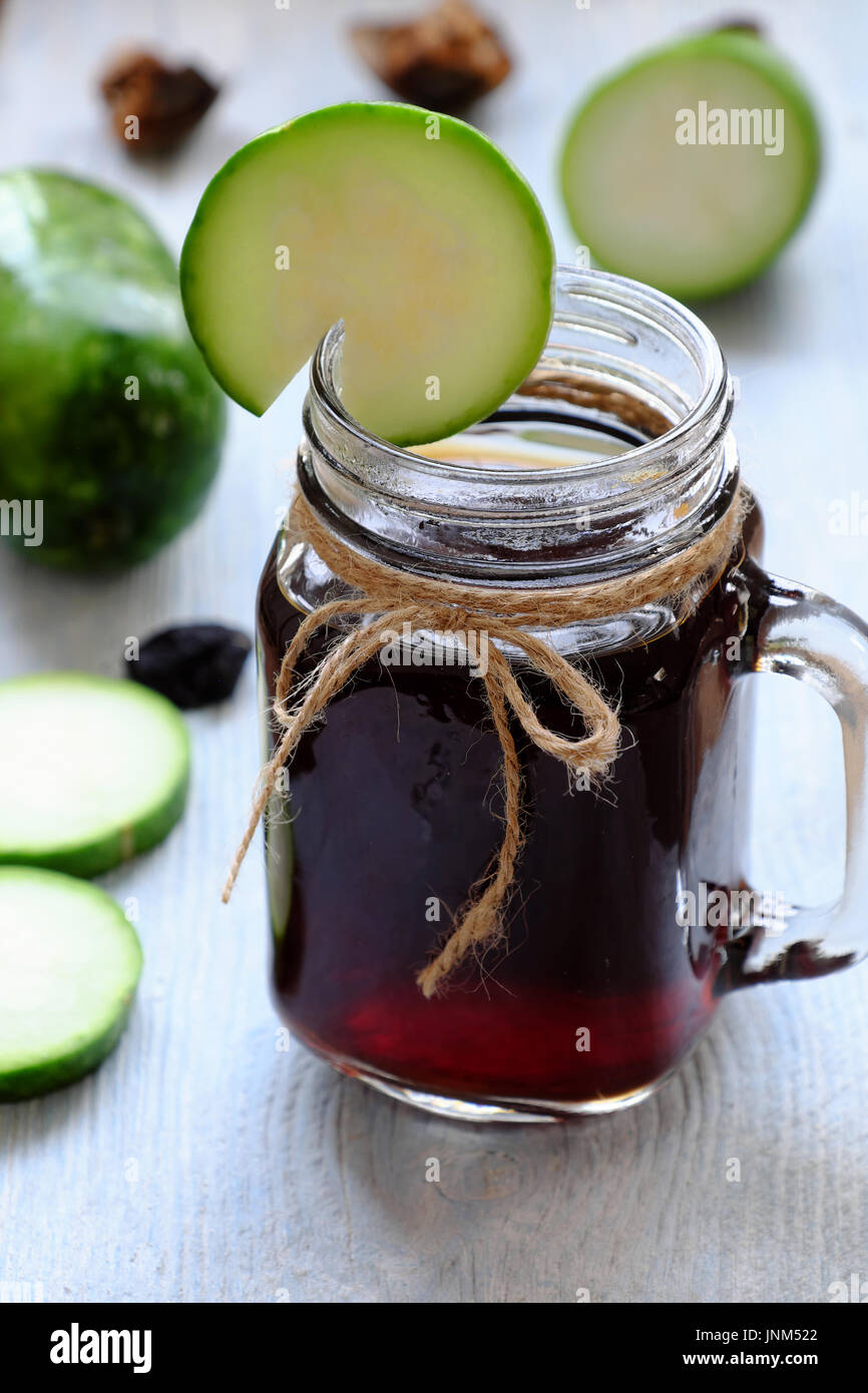 Boisson chaude journée d'antipyrétiques, wax gourd de thé, une boisson populaire au Vietnam, du melon juteux que bon pour la santé Banque D'Images