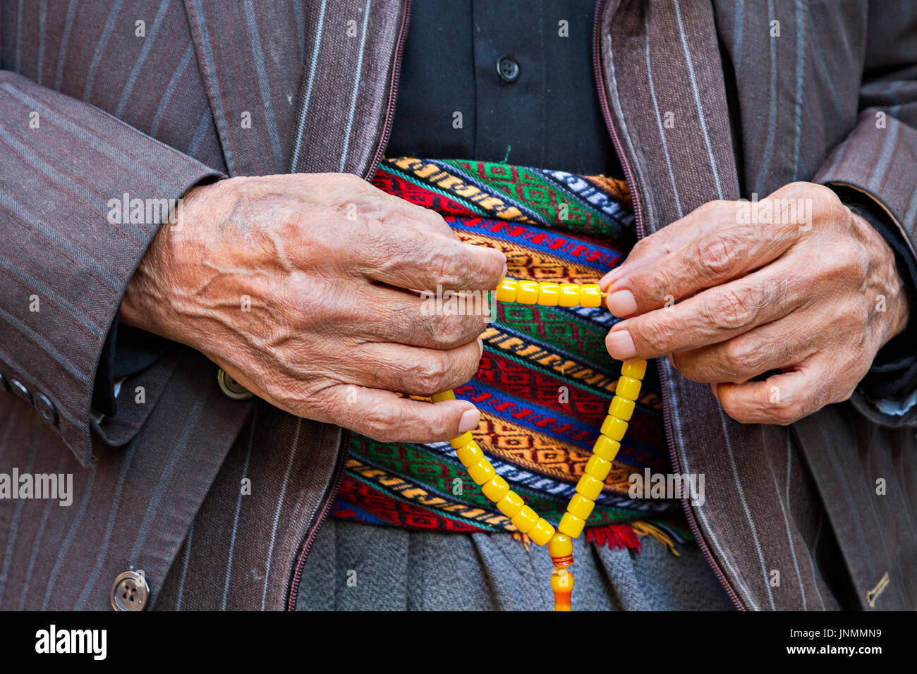 Perles en mains, retrouvez Sanliurfa, Turquie. Banque D'Images