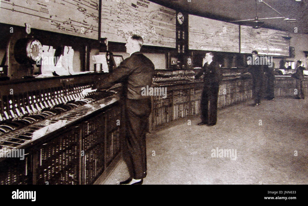 1934 -à commande électrique pour l'installation d'un signal fort de fer - Brighton Banque D'Images