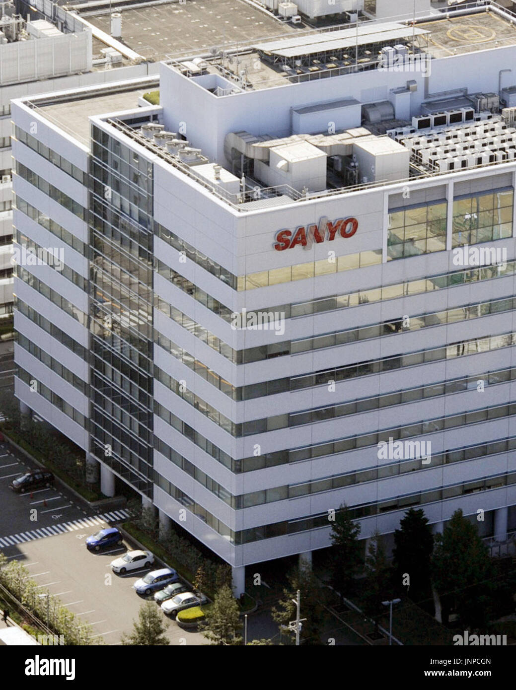 OSAKA, JAPON - Photo prise le 1 novembre montre le siège social de Sanyo Electric Co. à Osaka. Des sources informées dit le même jour que Panasonic Corp. envisage d'acheter Sanyo Electric par l'acquisition d'une partie des actions privilégiées Sanyo que trois grandes institutions créancières, y compris Goldman Sachs Group Inc. des États-Unis, détiennent maintenant. (Kyodo) Banque D'Images
