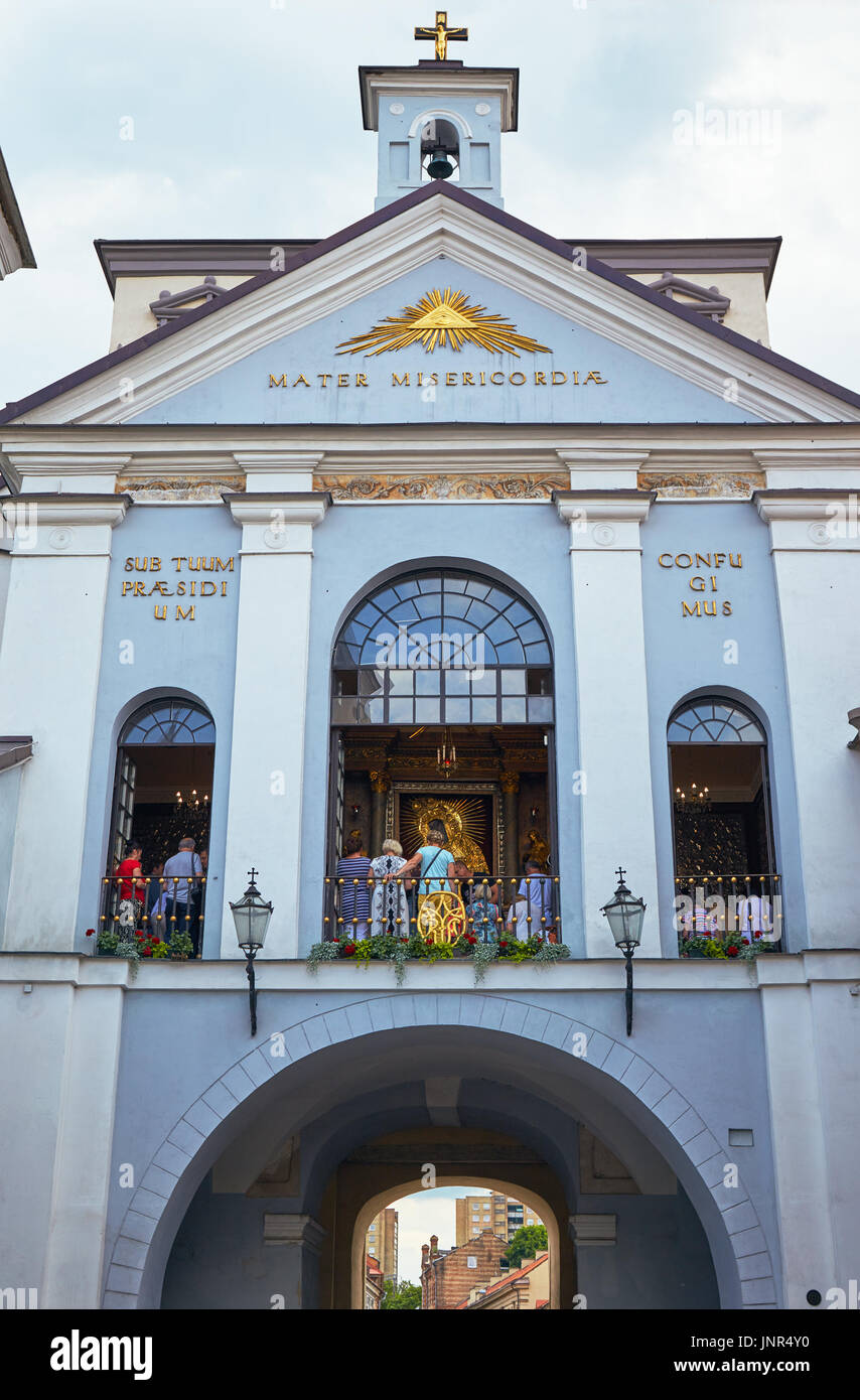 Porte de l'Aurore avec l'icône de la Bienheureuse Vierge Marie Mère de la miséricorde à Vilnius, Lituanie Banque D'Images