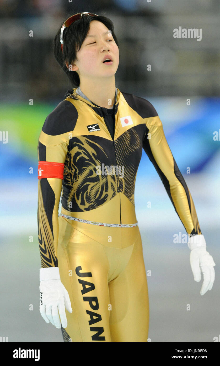 RICHMOND, Canada - Japon's 15-year-old skater Miho Takagi tire un visage long après avoir participé à la women's 1 000 mètres en patinage de vitesse à l'occasion des Jeux Olympiques d'hiver de Vancouver à l'anneau olympique de Richmond à Richmond, Canada le 18 février 2010. Takagi placé 35e avec un temps de 1 minutes 19,53 secondes. (Kyodo) Banque D'Images