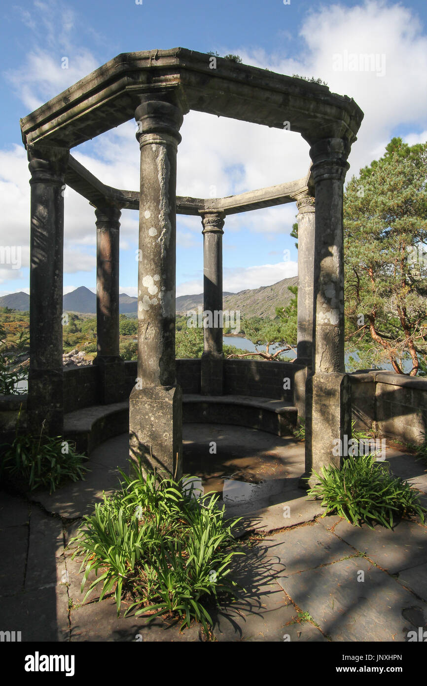 Le temple grec sur l'île de Garnish, Bantry Bay, comté de Cork, Irlande. Banque D'Images