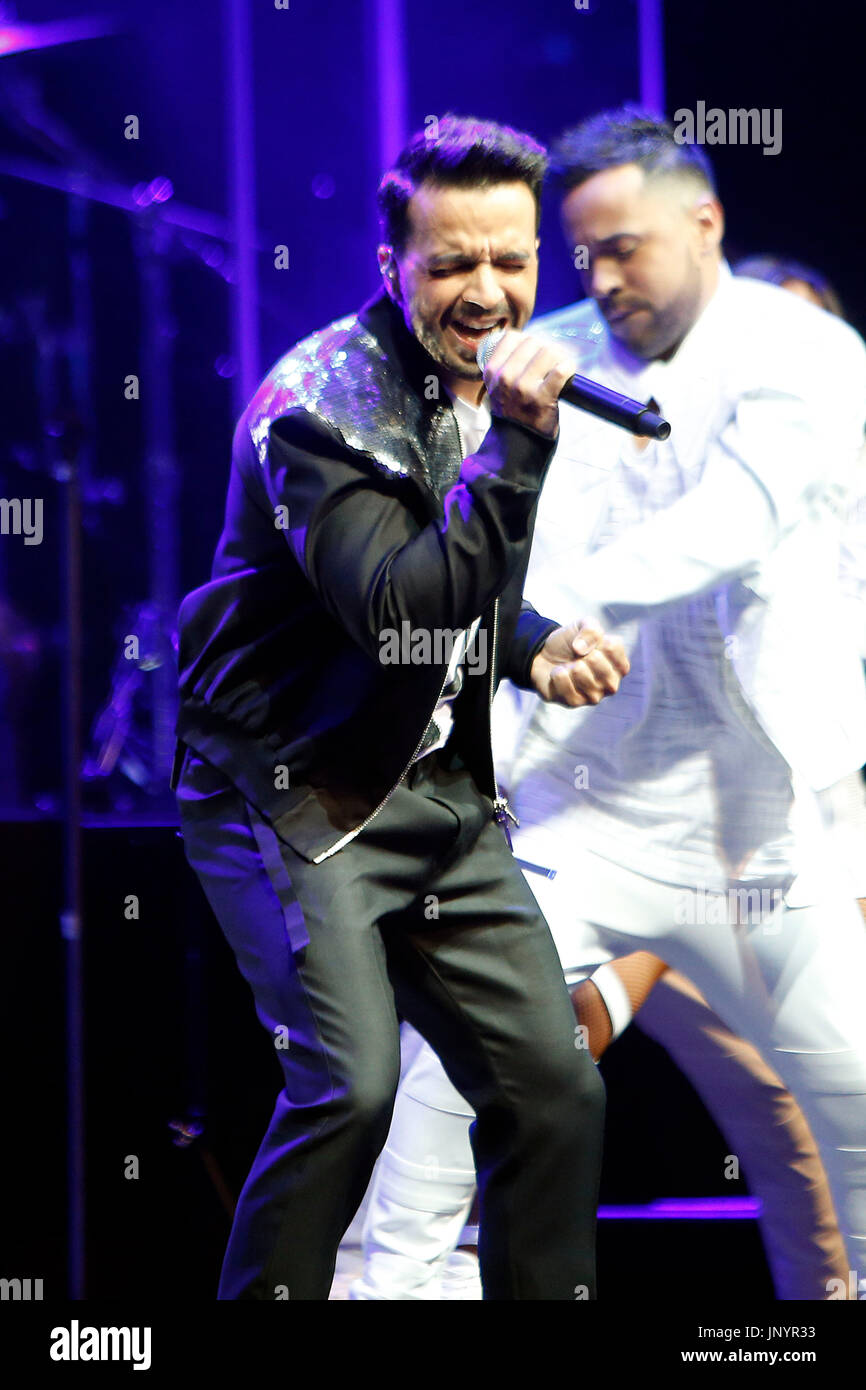 Chanteur Luis Fonsi pendant les concerts à Madrid, Espagne Dimanche, 30 juillet 2017. Banque D'Images