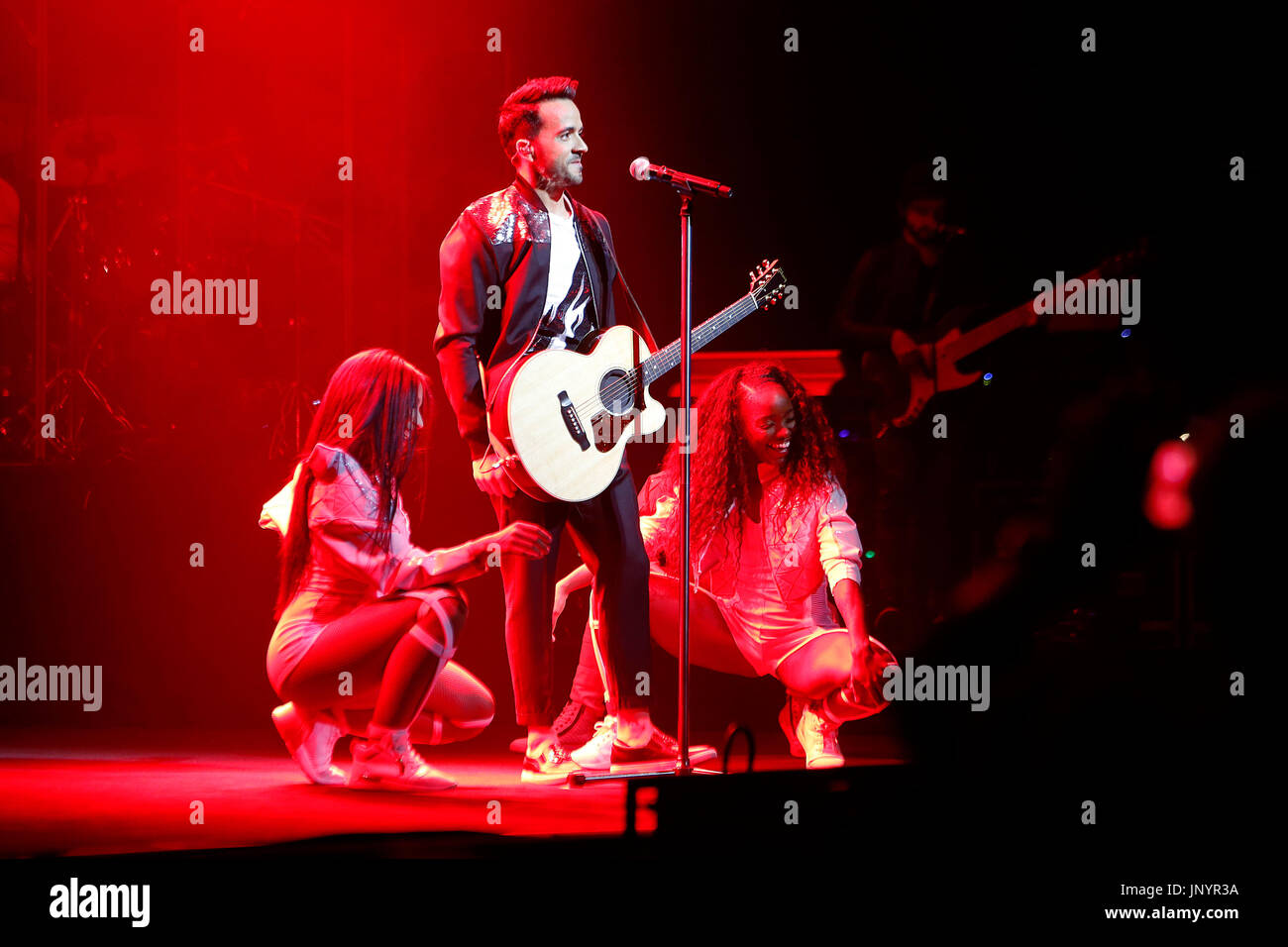 Chanteur Luis Fonsi pendant les concerts à Madrid, Espagne Dimanche, 30 juillet 2017. Banque D'Images