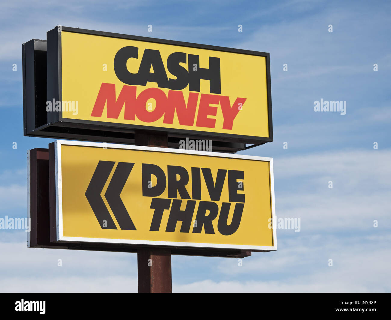 Lethbridge, Alberta, Canada. 30e Août, 2014. L'argent comptant un ''DRIVE Thru''. L'entreprise canadienne est un prêteur avance de trésorerie. Credit : Bayne Stanley/ZUMA/Alamy Fil Live News Banque D'Images