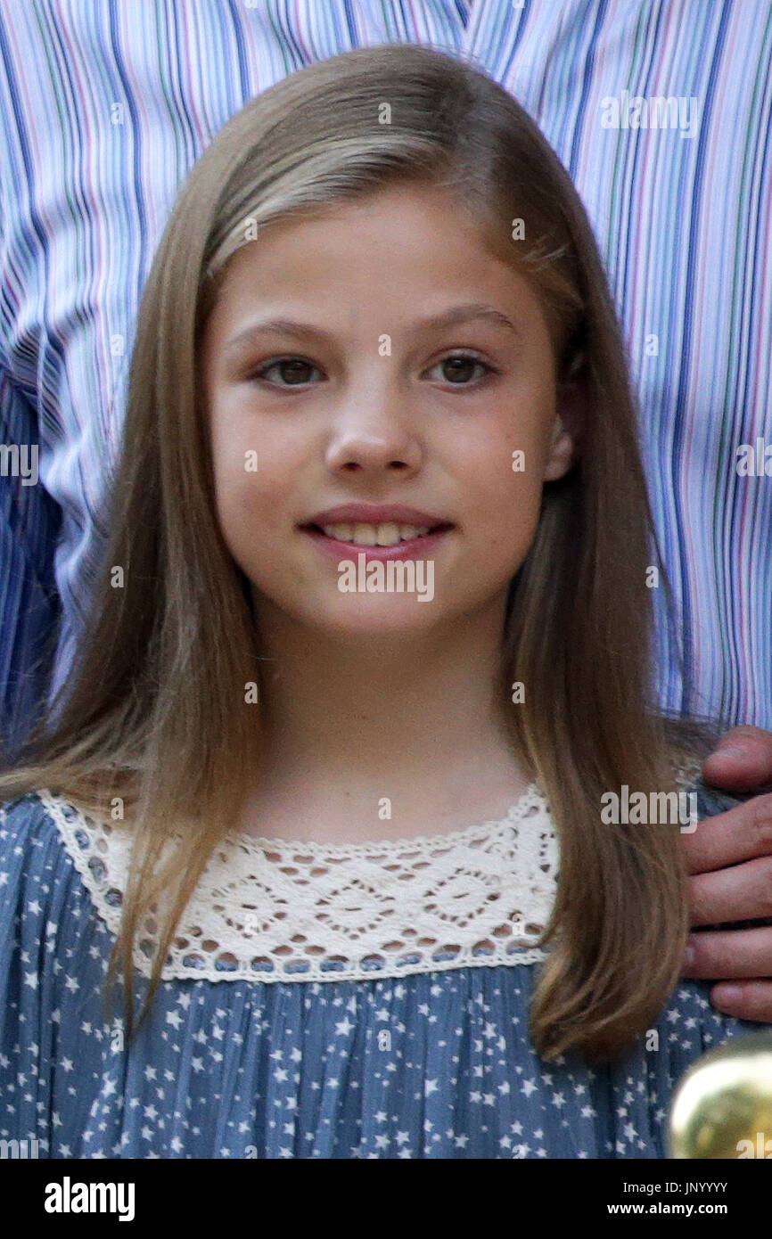 Palma de Mallorca, Espagne. 31 juillet, 2017. Palma de Mallorca, Espagne. Jul 31, 2017. Roi d'Espagne Felipe VI et de la reine avec la Princesse Letizia Leonor et Sofia Infantile de Borbon pendant un été photo session au Palais de Marivent, Majorque, le lundi 31 juillet 2017. Más Información Gtres Crédit : Comuniación on line,S.L. Gtres más información : crédit en ligne Comuniación,S.L./Alamy Live News Banque D'Images