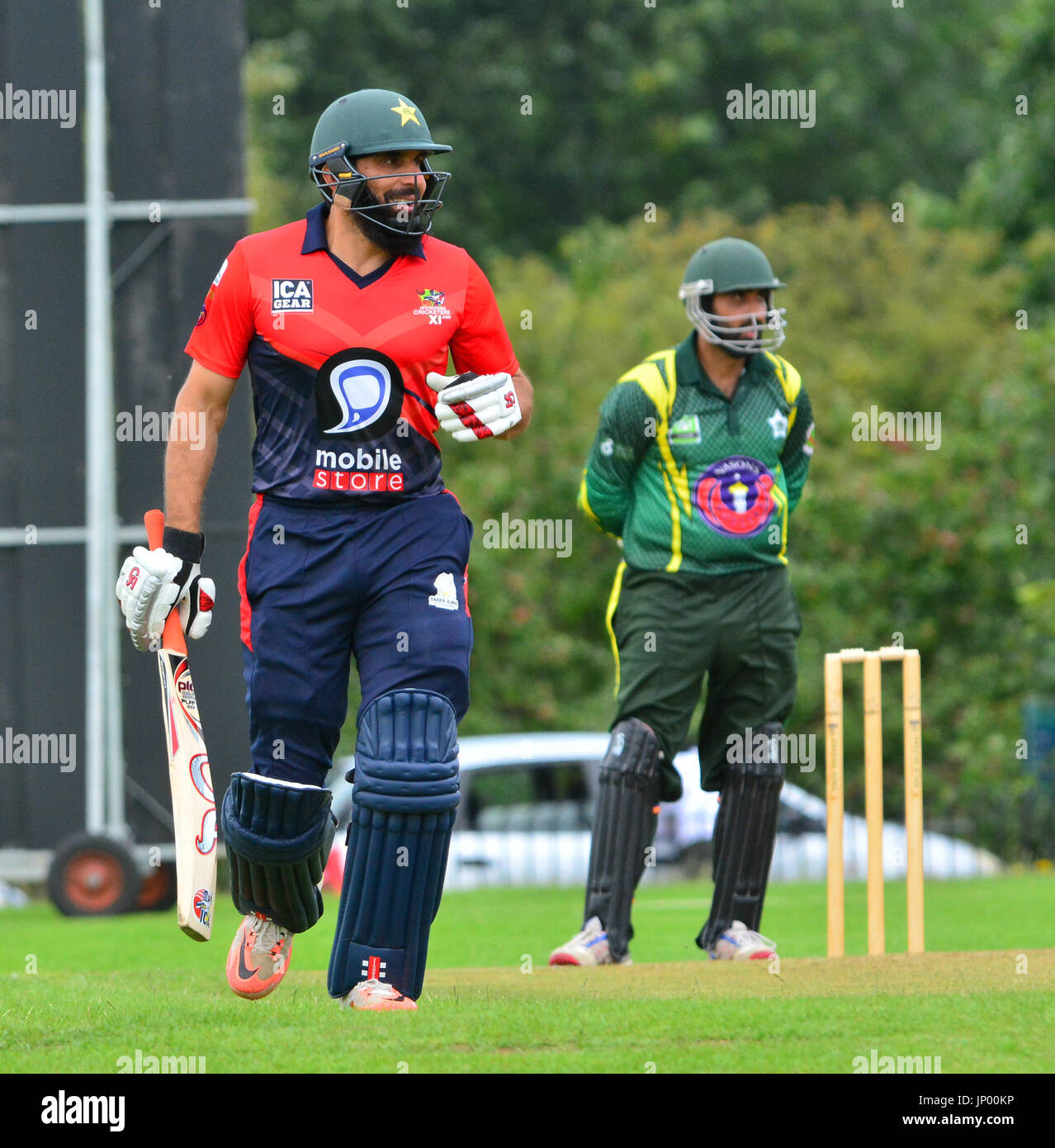 Luton, Royaume-Uni. 31 juillet, 2017. Bedfordshire, Royaume-Uni. XI International Cricket Jouer contre Luton pakistanais à Wardown Park à Luton, Bedfordshire, Royaume-Uni. Banque D'Images