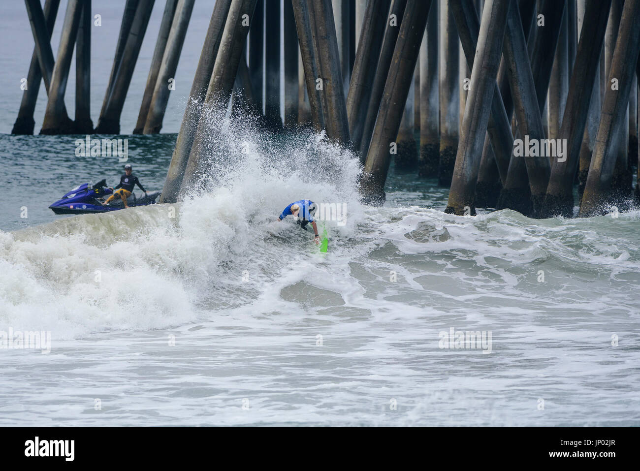 Huntington Beach, USA. 31 juillet, 2017. Jacob Willcox (AUS) fait concurrence à la ronde 1 de la concurrence à l'US Open 2017 CARS de surf. Credit : Benjamin Ginsberg/Alamy Live News. Banque D'Images