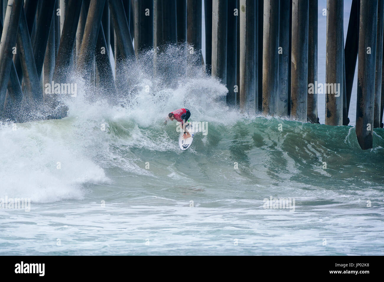 Huntington Beach, USA. 31 juillet, 2017. Mikey Wright (AUS) progresse par la 1 ronde de compétition à l'US Open 2017 CARS de surf. Credit : Benjamin Ginsberg/Alamy Live News. Banque D'Images
