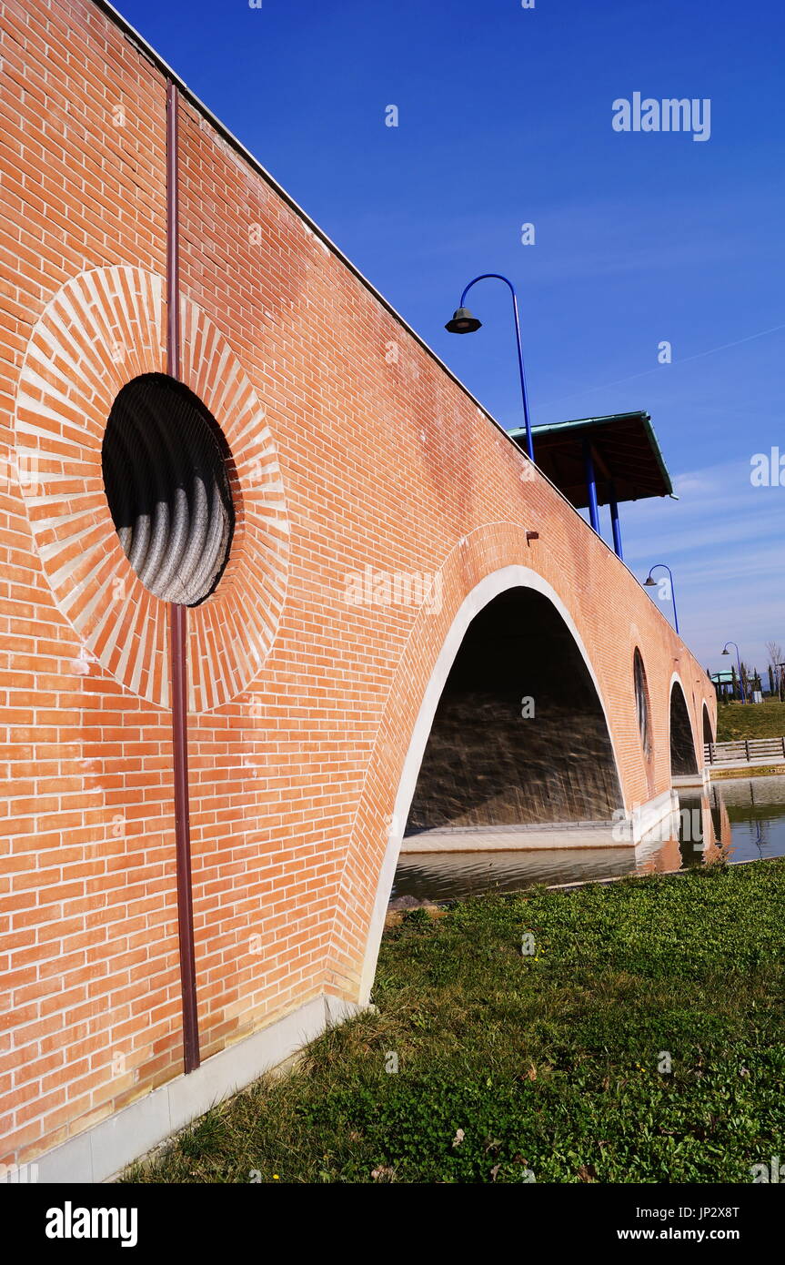 Pont dans le parc San Donato, Florence, Italie Banque D'Images