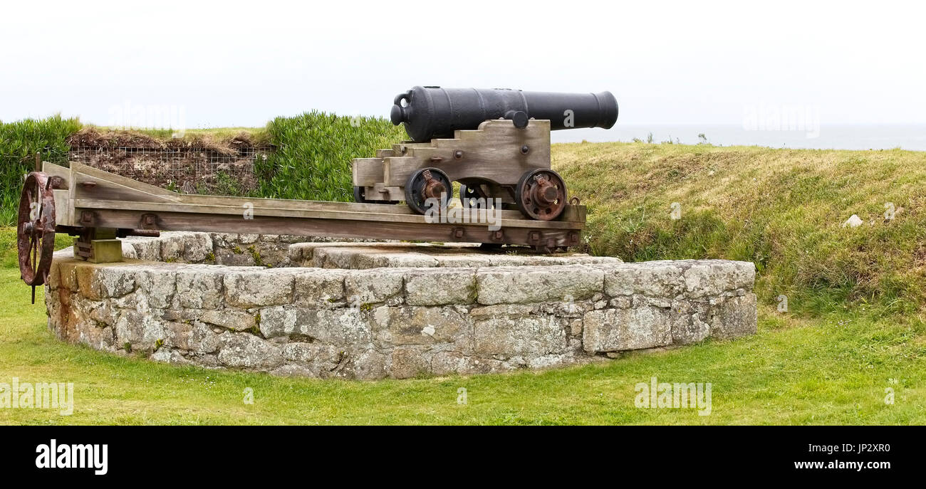 Un dix-huitième siècle à des armes à feu le Roi Charles's Batterie pour défendre le port de St Matry, Îles Scilly, Cornwall, England, UK. Banque D'Images