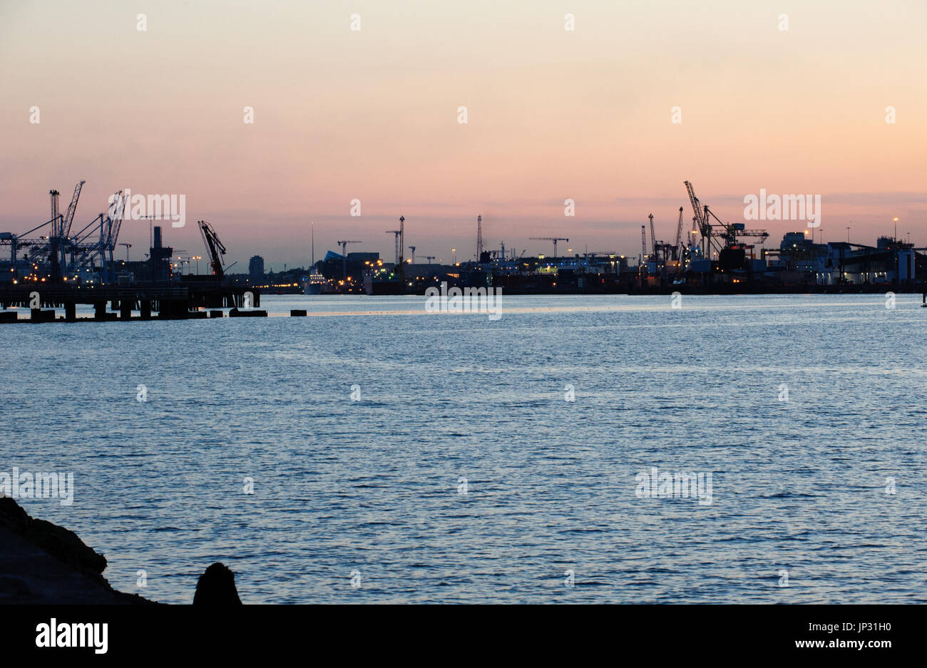 Vue sur le port de Dublin sud de mur Bull Harbour, Irlande Banque D'Images