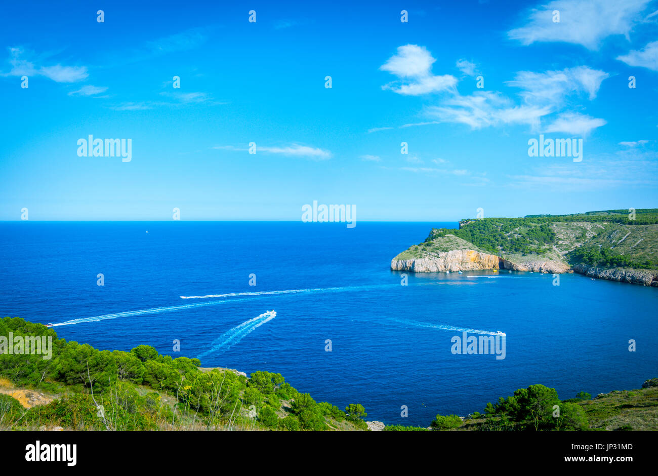 Petite baie de Cala Montgó à Costa Brava. La plage de Montgo est un lieu impressionnant et naturelles de la Escala et Torroella de Montgri à Girona province, Catalon Banque D'Images