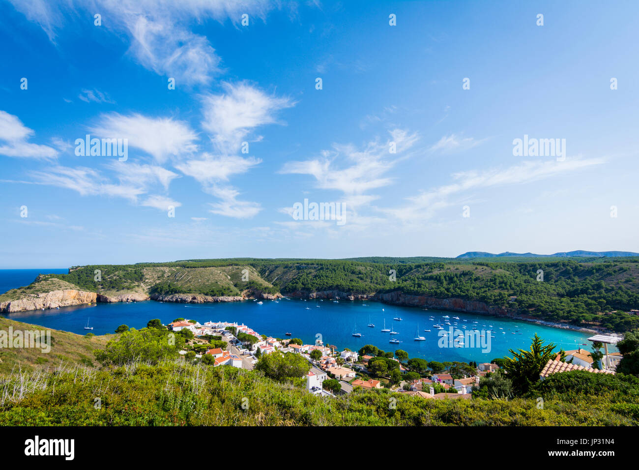 Petites méditerranée baie de Cala Montgó à Costa Brava. La plage de Montgo est un lieu impressionnant et naturelles de la Escala et Torroella de Montgri à Girona pro Banque D'Images