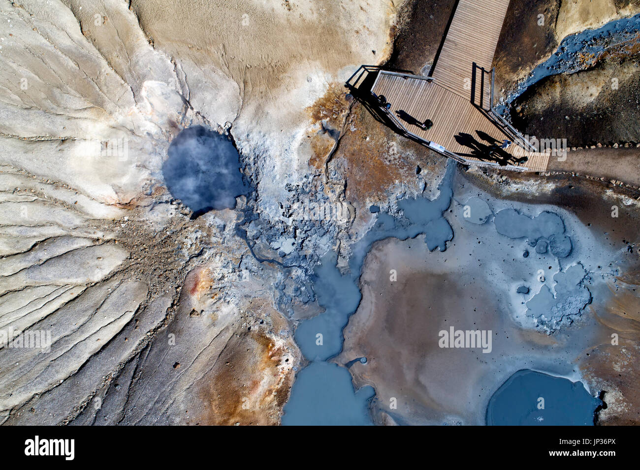 L'image aérienne d'une zone géothermique en Islande avec des couleurs étonnantes Banque D'Images