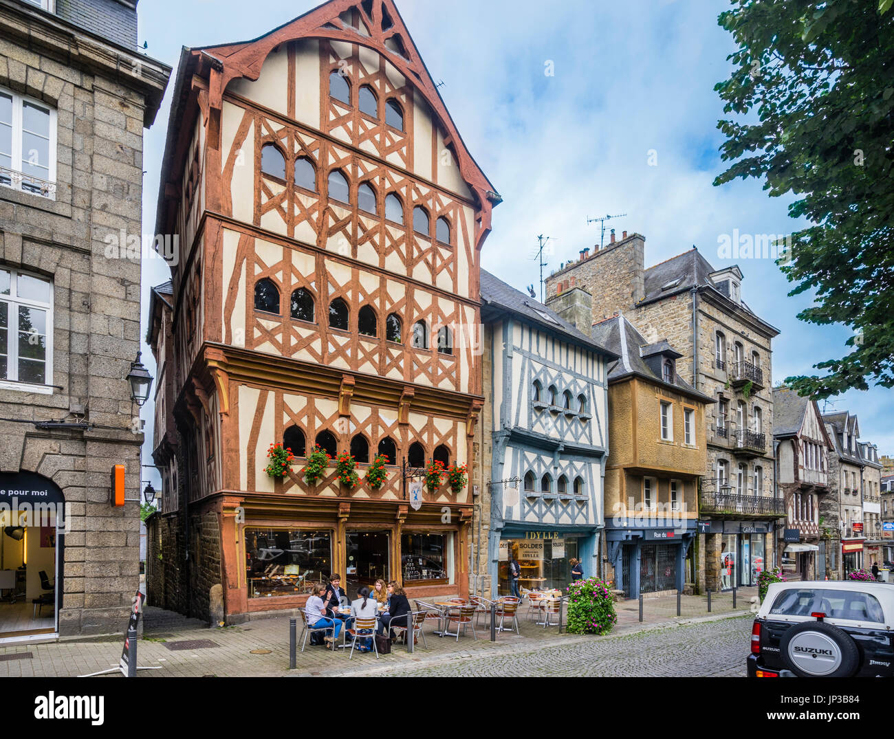 France, Bretagne, Côtes-d'Armor, Guingamp, Rue Edouard Ollivro, 16e siècle, maisons à colombages dans le centre historique de la ville Banque D'Images