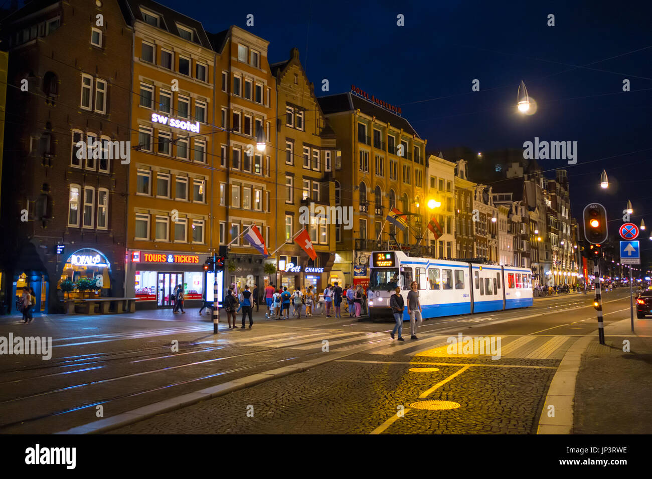 Vue sur la rue Damrak, à Amsterdam - Amsterdam - Pays-Bas Banque D'Images