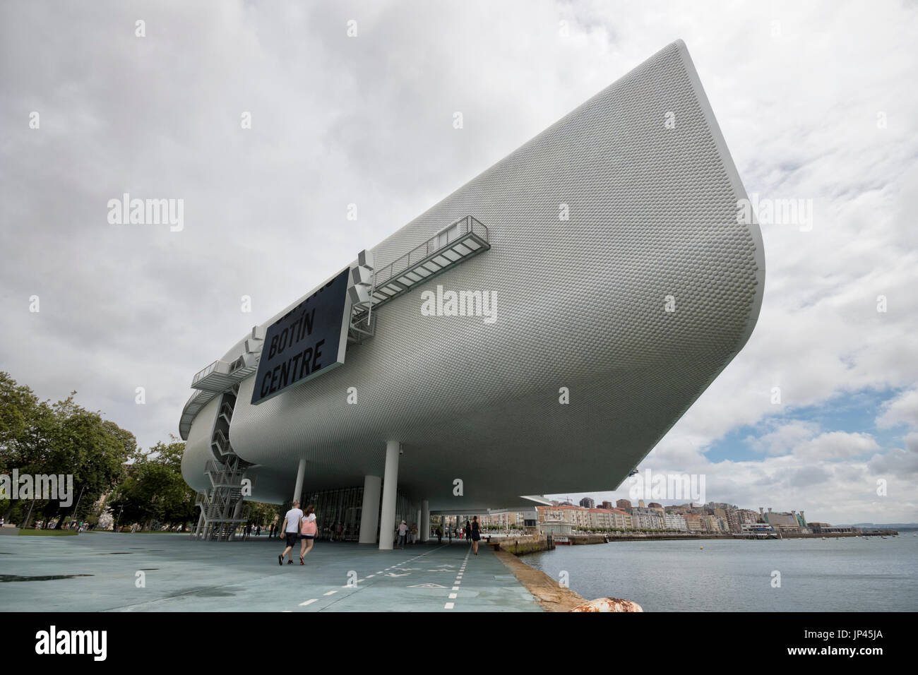 Partie de bâtiment du centre de Botin en perspective (Santander, Cantabria, Espagne). Banque D'Images