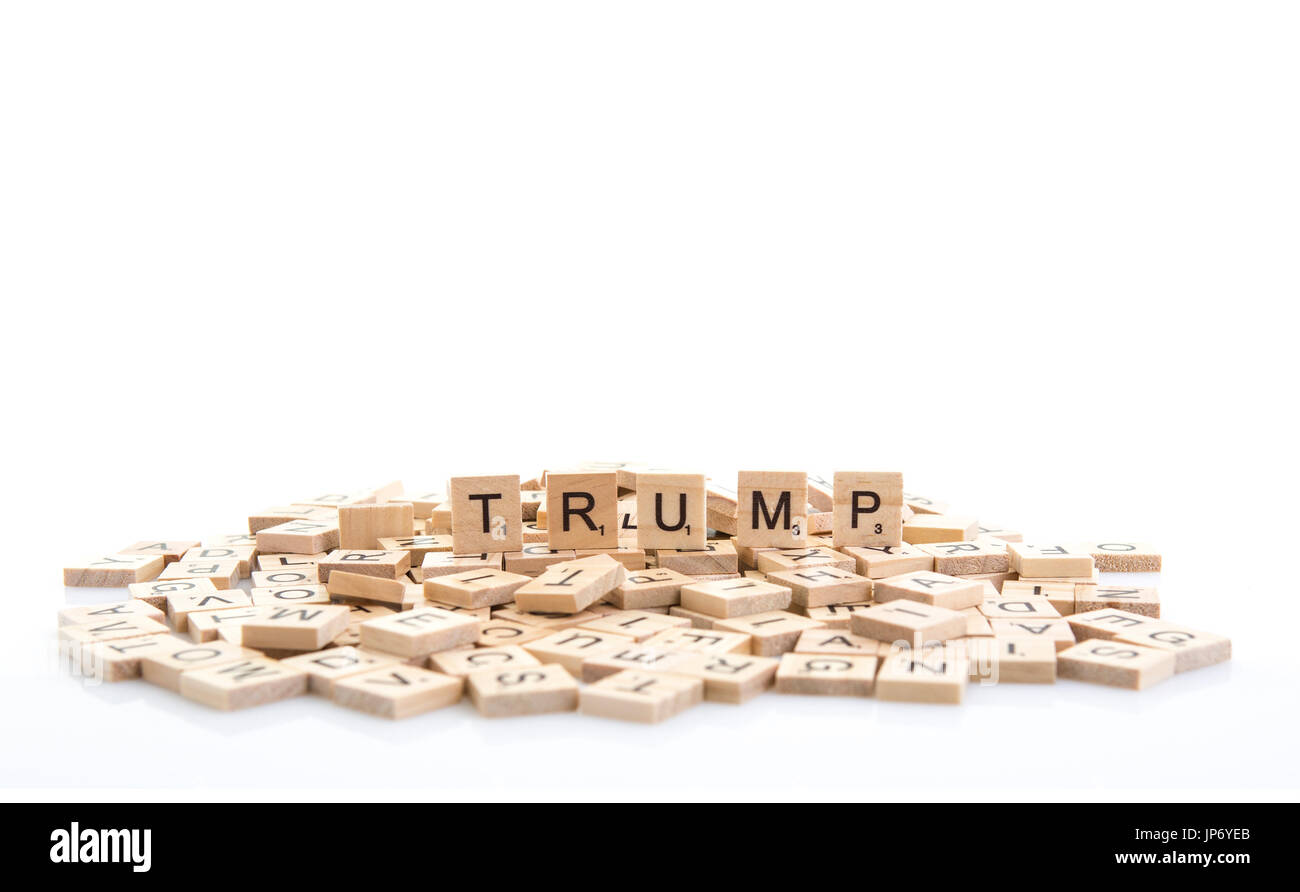Trump énoncés sur word des tuiles sur un fond blanc. Banque D'Images