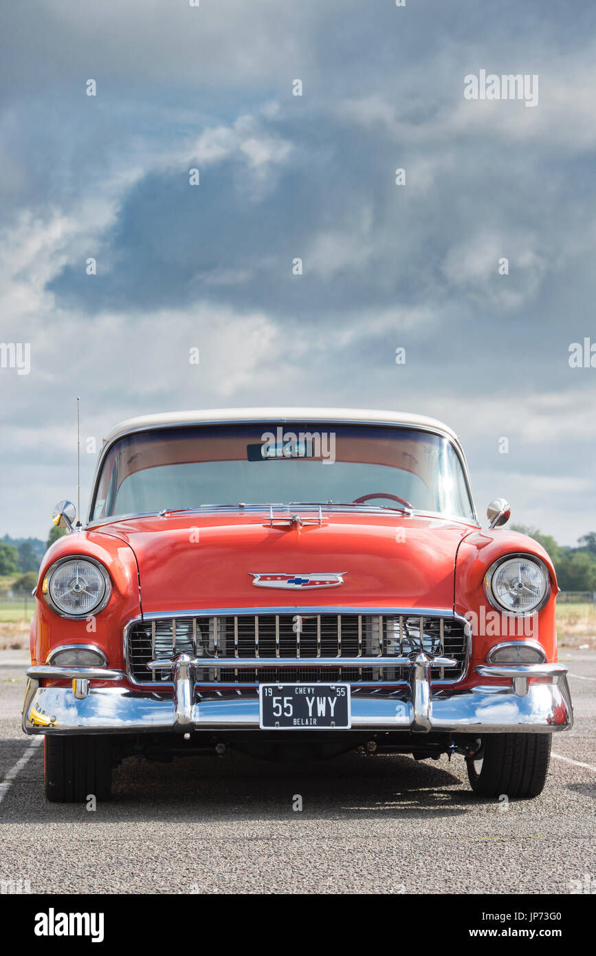 1955 chevy bel air hood Banque de photographies et d’images à haute ...