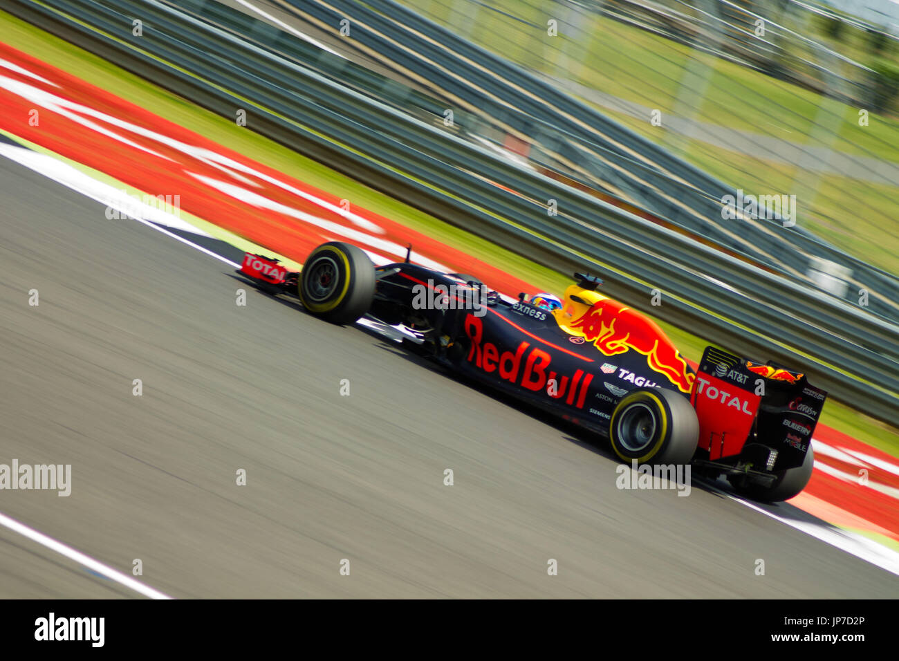 Red Bull au le premier coin de la Silverstone Grand Prix au cours de la 2016 British Grand Prix de Formule 1 Banque D'Images