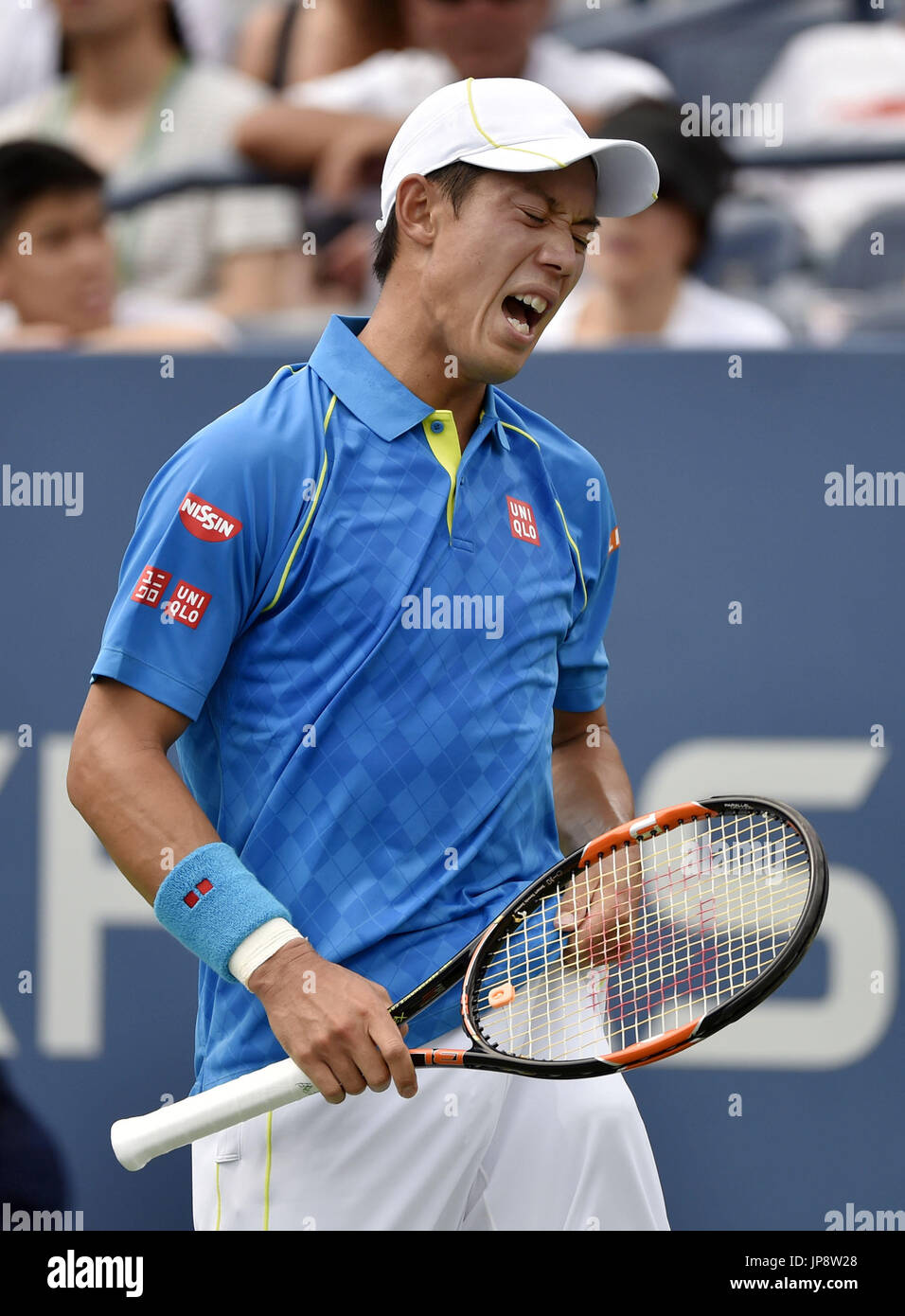 Kei Nishikori du Japon exprime la frustration lors d'un premier match à l'US Open contre Benoit Paire de France le 31 août 2015, à New York. Paire beat quatrième-ensemencement Nishikori, finaliste dans l'événement de l'année dernière, 6-4, 3-6, 4-6, 7-6(6), 6-4. (Kyodo)  = =Kyodo Banque D'Images