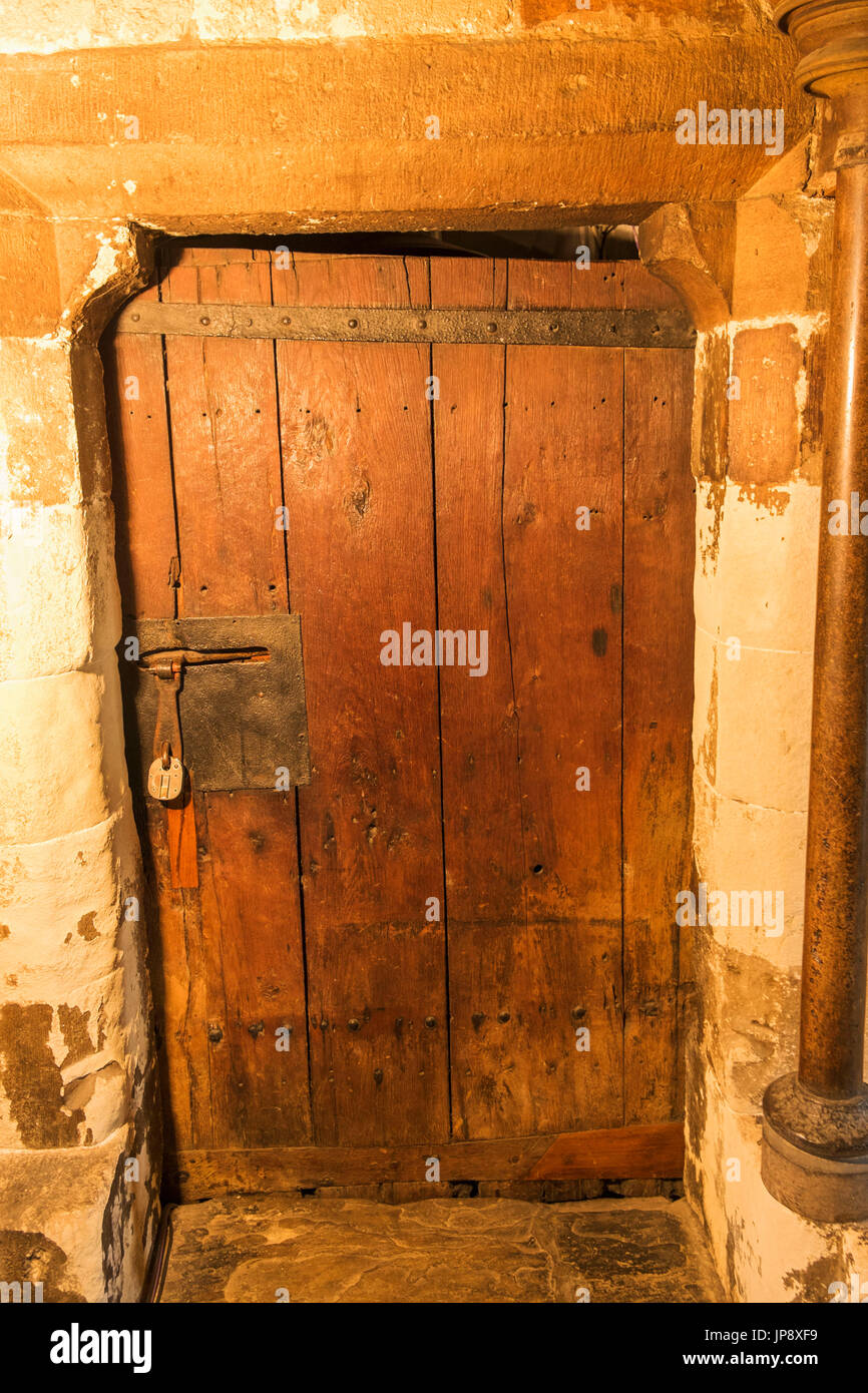 L'Angleterre, Londres, l'abbaye de Westminster, la salle capitulaire, la Grande-Bretagne porte le plus ancien construit dans le 1050's Banque D'Images