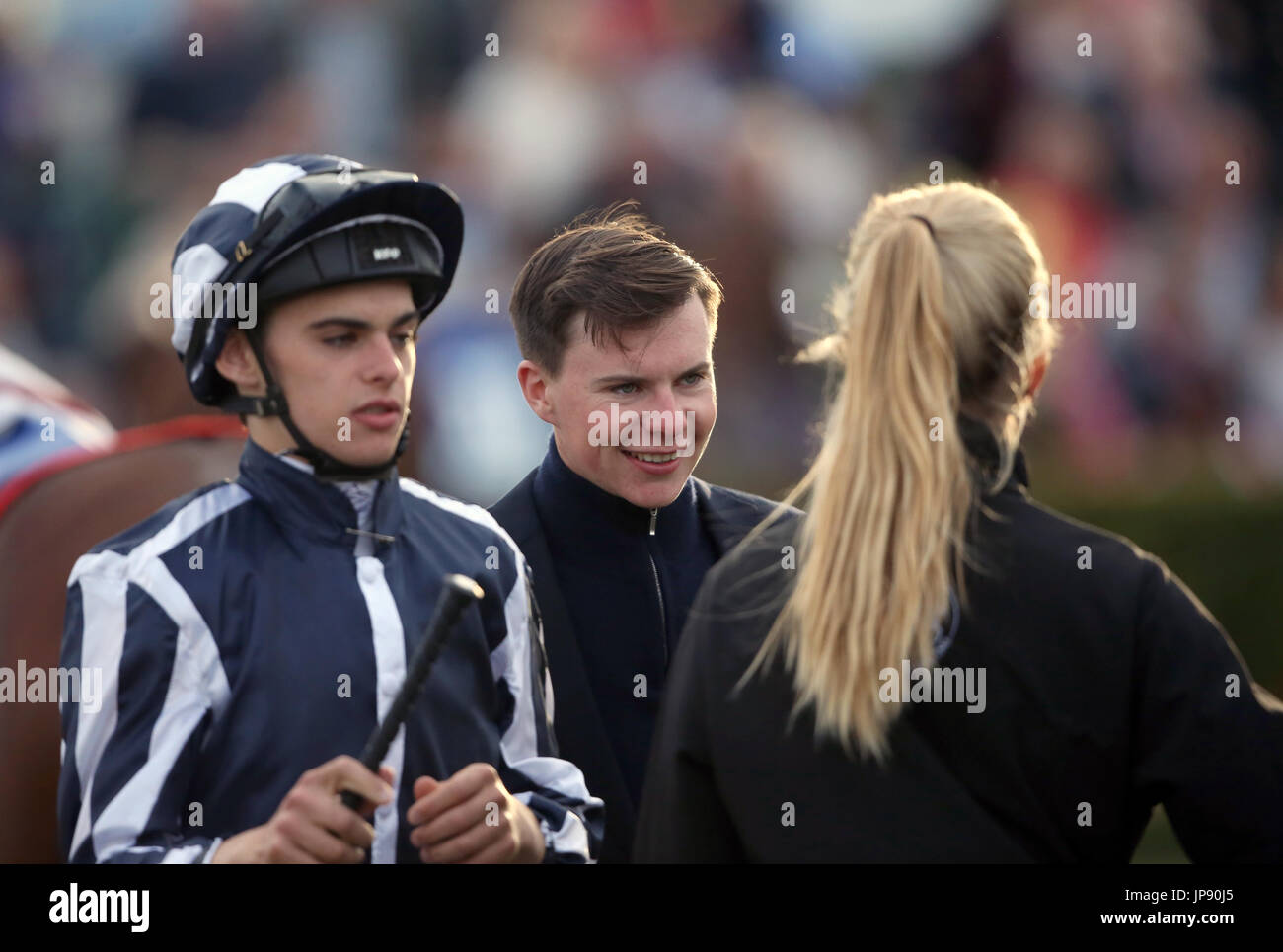 Formateur Joseph O'Brien avec son frère Donnacha (à gauche) au cours de la première journée du Festival d'été à Galway Galway Races, Ballybrit Galway. ASSOCIATION DE PRESSE Photo. Photo date : lundi 31 juillet 2017. Voir l'activité de course histoire de Galway. Crédit photo doit se lire : Niall Carson/PA Wire. Banque D'Images