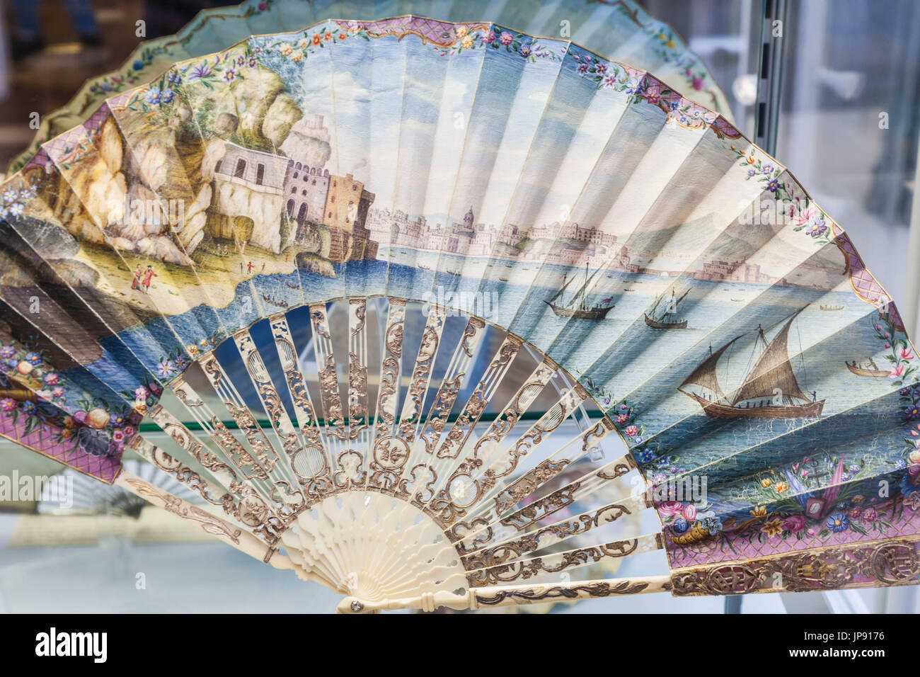 L'Angleterre, Londres, Greenwich, le Musée du ventilateur, l'affichage des Fans historiques Banque D'Images