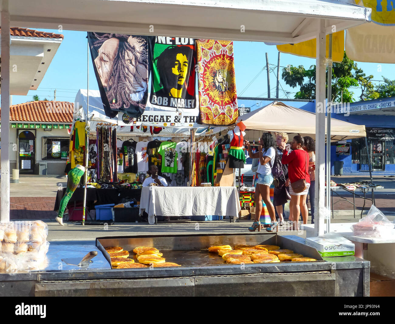 Stand de souvenirs, Carnaval de Calle Ocho, Miami, Floride, USA Banque D'Images