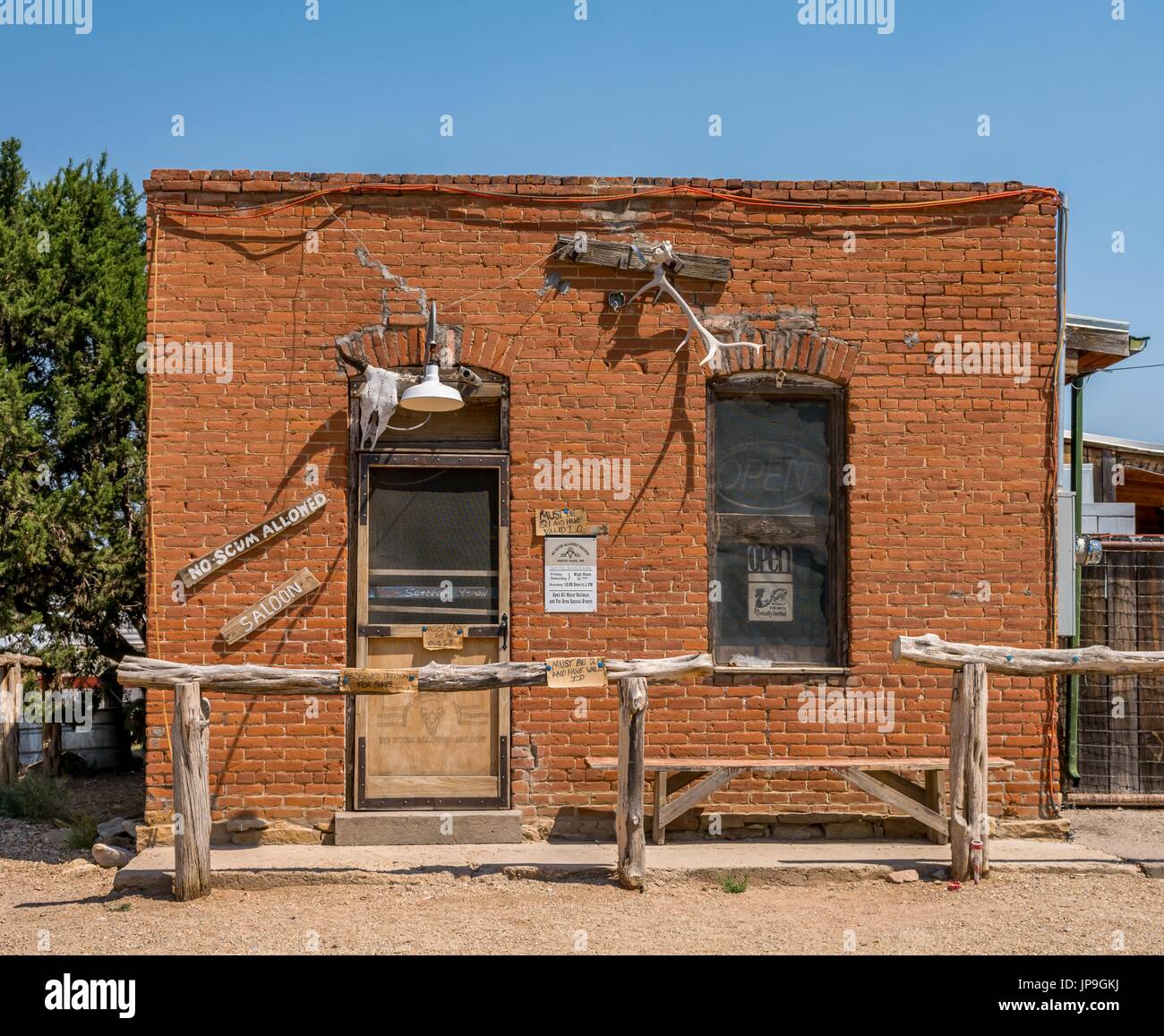 Aucun Scum n'a autorisé le Saloon dans la ville fantôme de l'ouest et l'ancienne ville minière de White Oaks, Nouveau Mexique, États-Unis. Banque D'Images