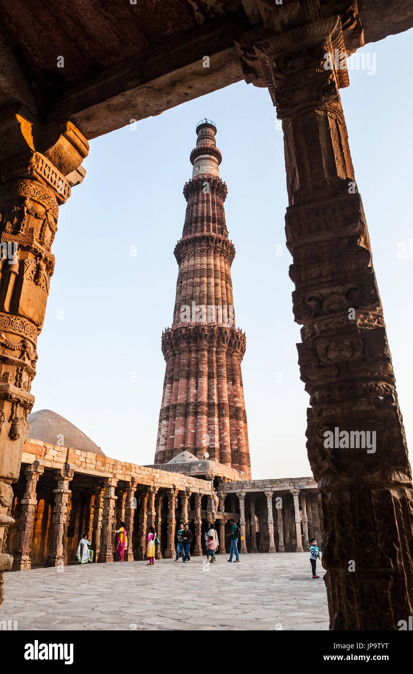 Qutb Minar au coucher du soleil, Delhi, Inde. Banque D'Images